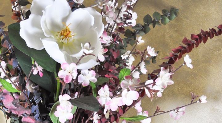 Custom faux spring arrangement